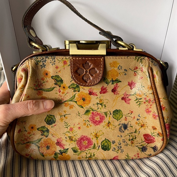 Patricia Nash clutch— Vintage Foral pattern - Picture 6 of 6